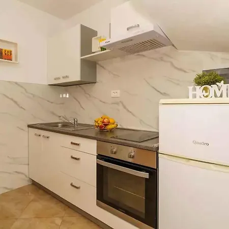 House And Apt. In 54577 Apartman *