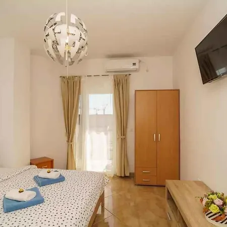 House And Apt. In 54577