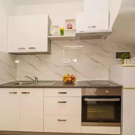 Apartman House And Apt. In 54577