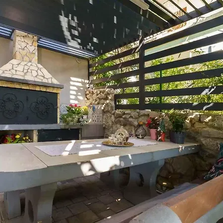 Lejlighed House And Apt. In 54577 *