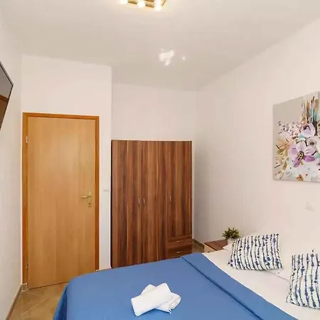 Lejlighed House And Apt. In 54577