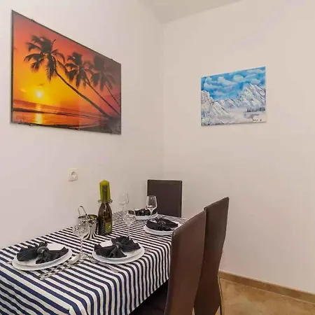 House And Apt. In 54577